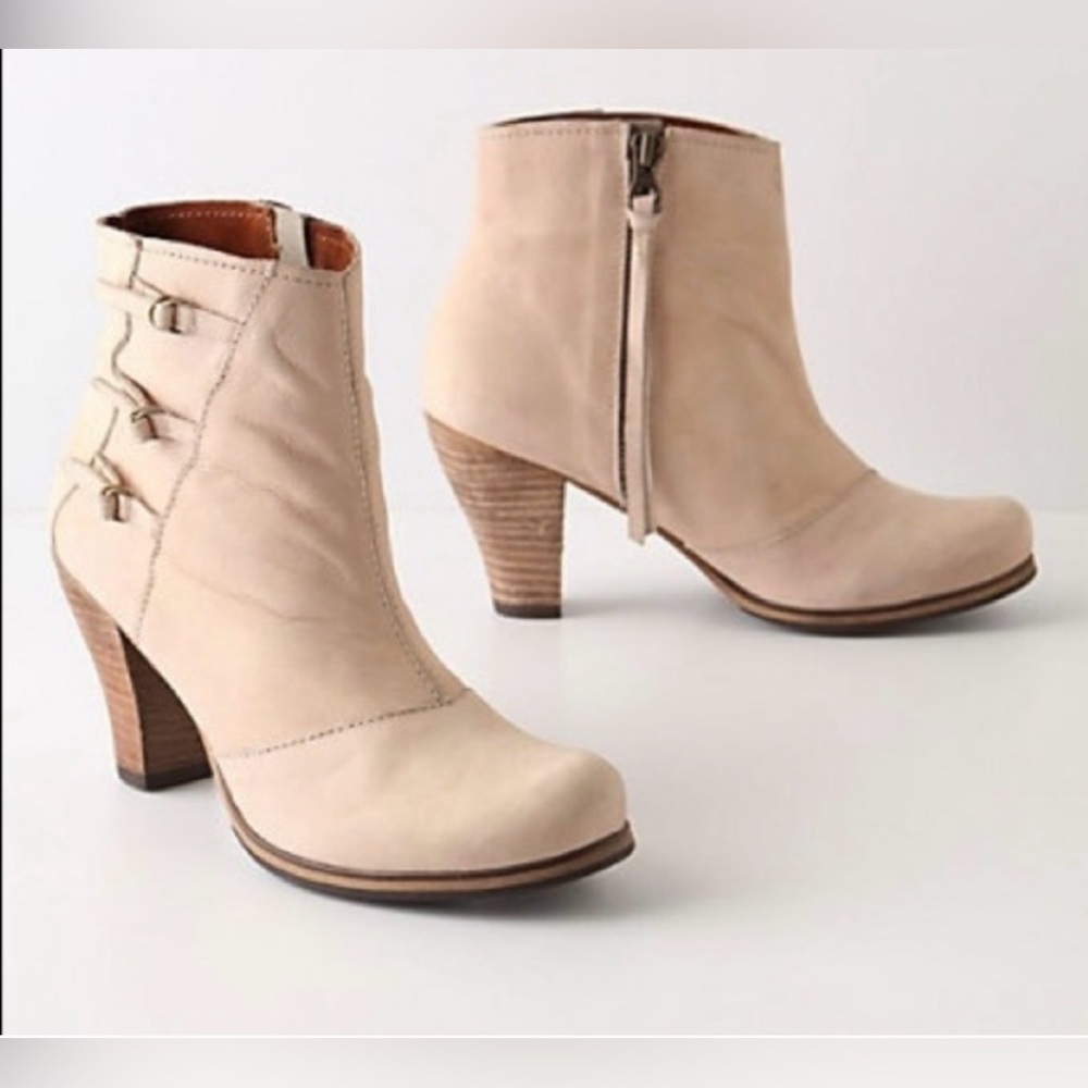 Anthropologie Holding Horses Buckled Triad Ankle Booties Ivory Cream EU 37 US 7